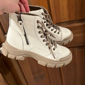 Stylish DLOGU BOOTS